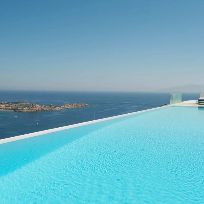 Villa Corina – An exclusive estate overlooking Psarou Beach and boasting stunning Cycladic island vistas.