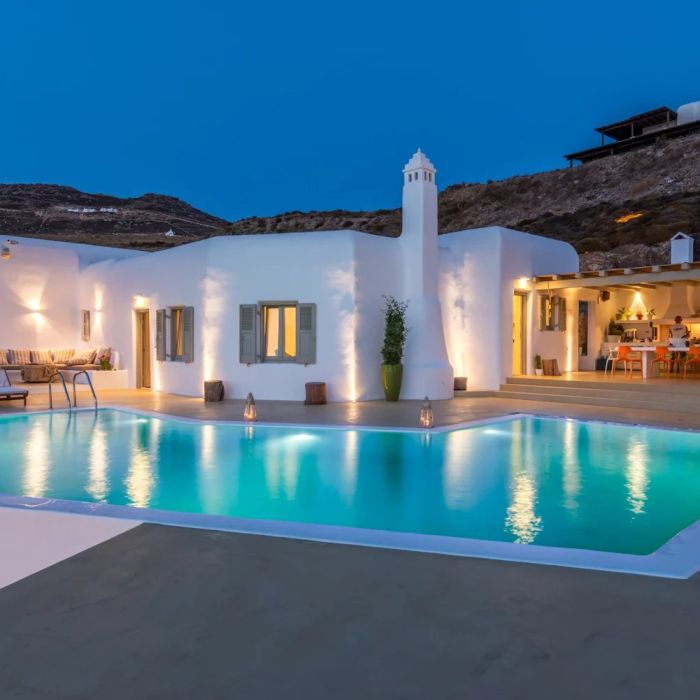 Villa Floriana | A bohemian villa in Ftelia