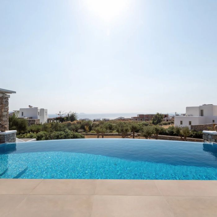 Villa Gigi | A beautiful 6 bedroom villa in Kalafatis