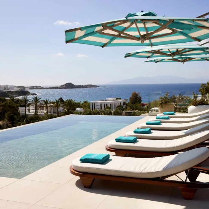 Villa Infinity | Ideally nestled in the heart of Psarou Beach