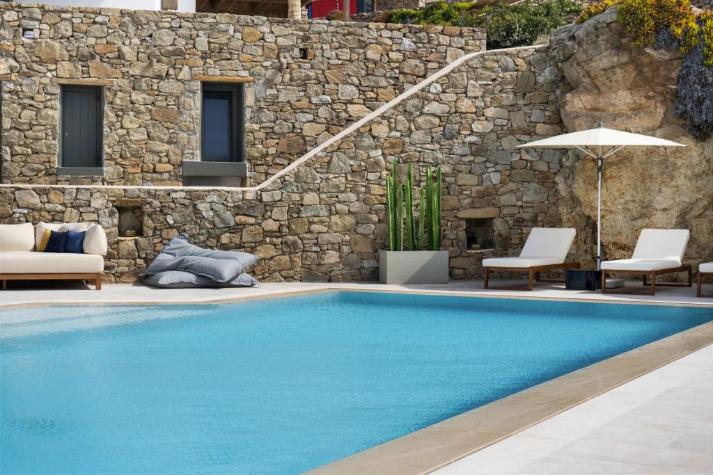 Villa Kyanos | An amazing villa overlooking the Aegean Sea