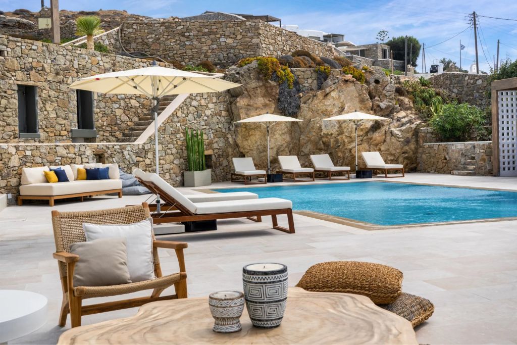 Villa Kyanos | An amazing villa overlooking the Aegean Sea