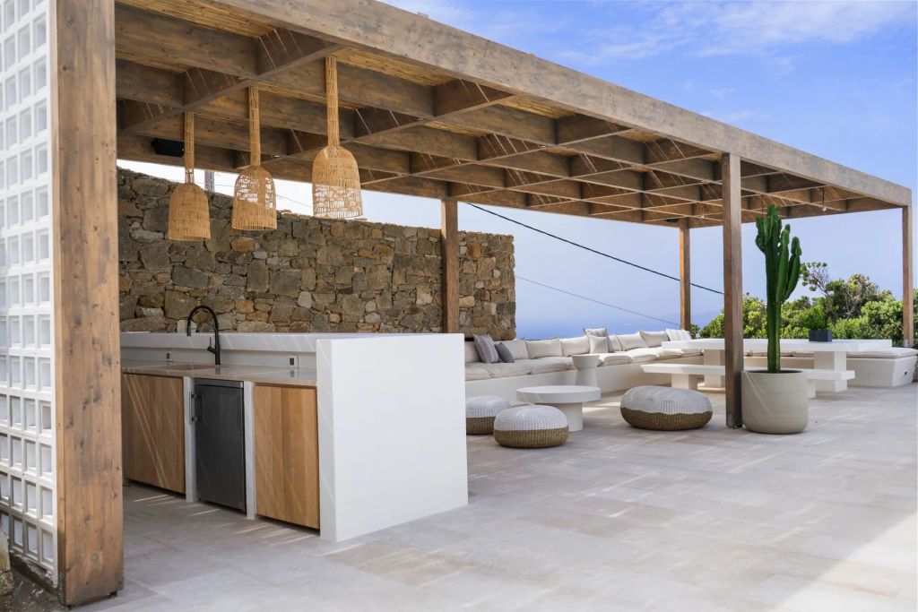 Villa Kyanos | An amazing villa overlooking the Aegean Sea
