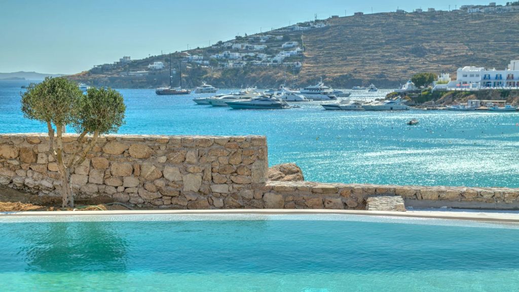 Villa Olivia | A seafront villa in a wind-sheltered location