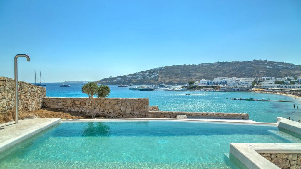 Villa Olivia | A seafront villa in a wind-sheltered location