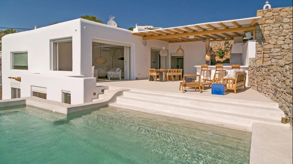 Villa Olivia | A seafront villa in a wind-sheltered location