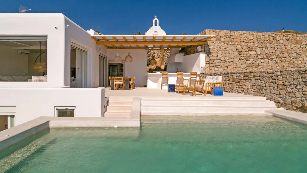 Villa Olivia | A seafront villa in a wind-sheltered location