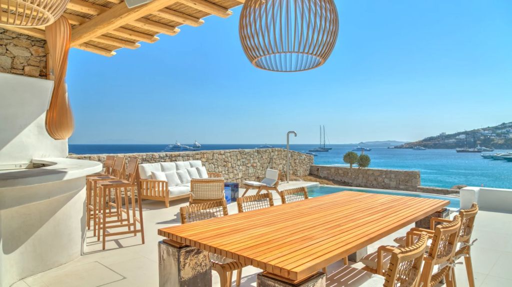 Villa Olivia | A seafront villa in a wind-sheltered location