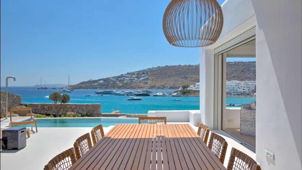 Villa Olivia | A seafront villa in a wind-sheltered location