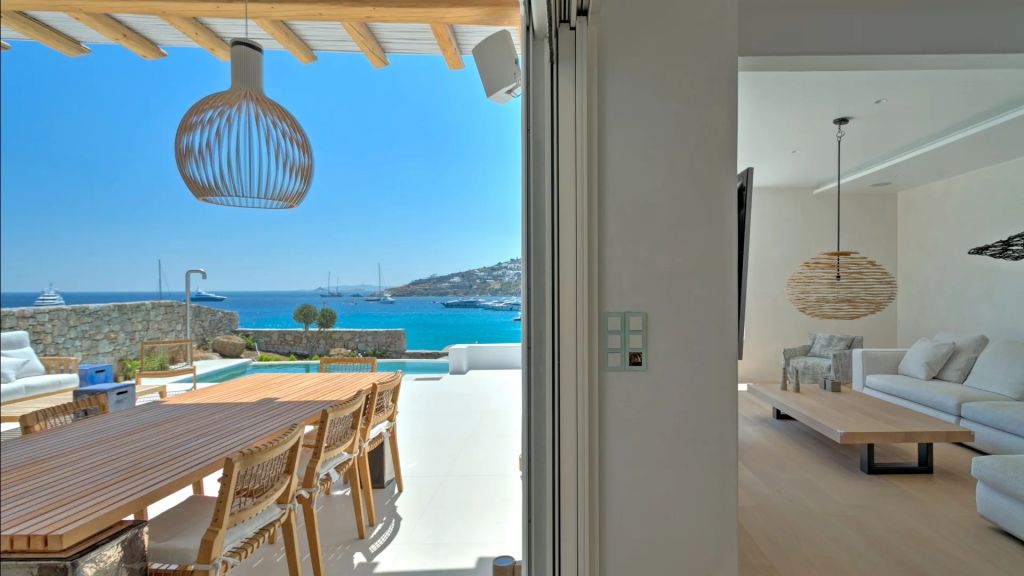 Villa Olivia | A seafront villa in a wind-sheltered location