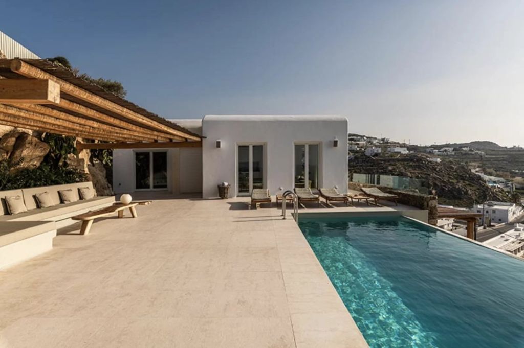 Villa Ostria I & II | A stylish villa walking distance to Mykonos Town