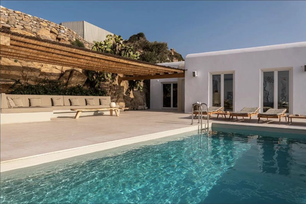 Villa Ostria I & II | A stylish villa walking distance to Mykonos Town