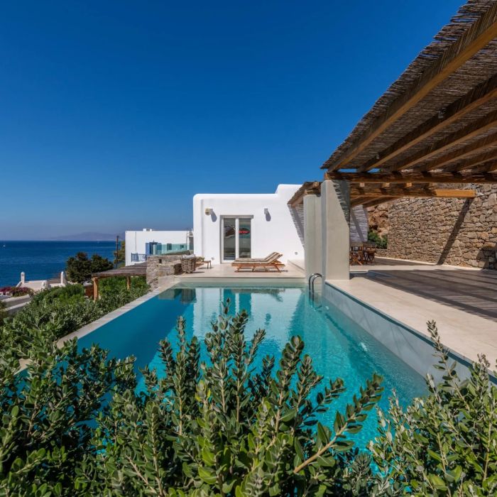 Villa Ostria II & III | A stylish villa faces Megali Ammon beach