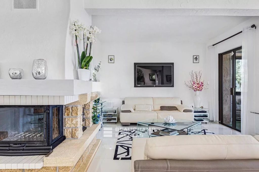 Villa provençale – 4 bedrooms – sea view on Capitou hill in Mandelieu