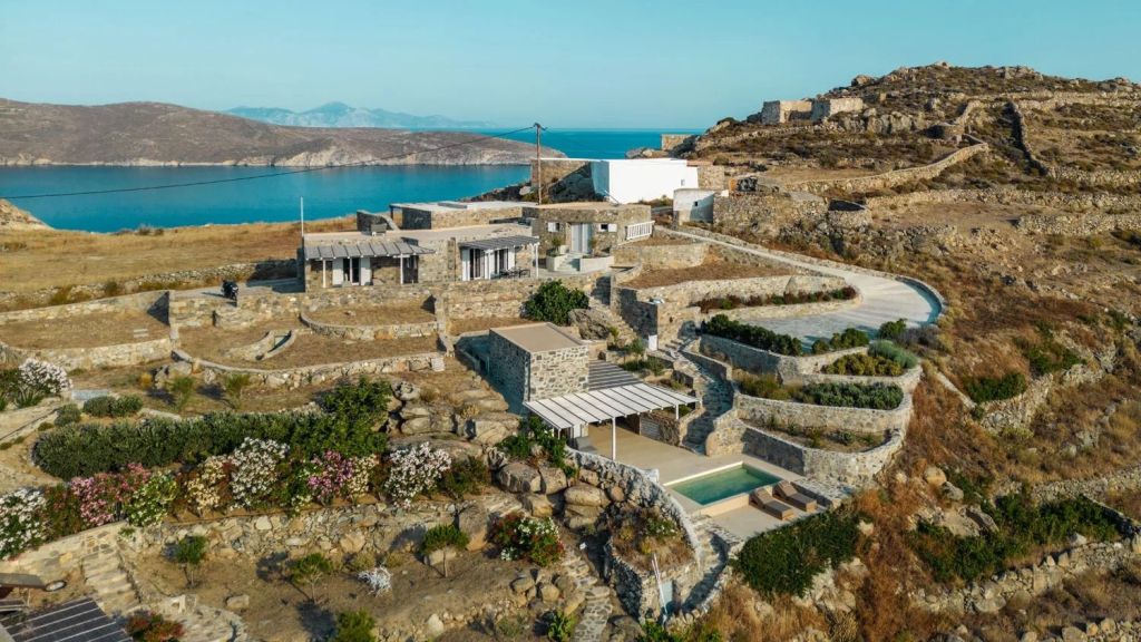 Villa Sol | A cozy villa overlooking Vagia beach in Serifos,