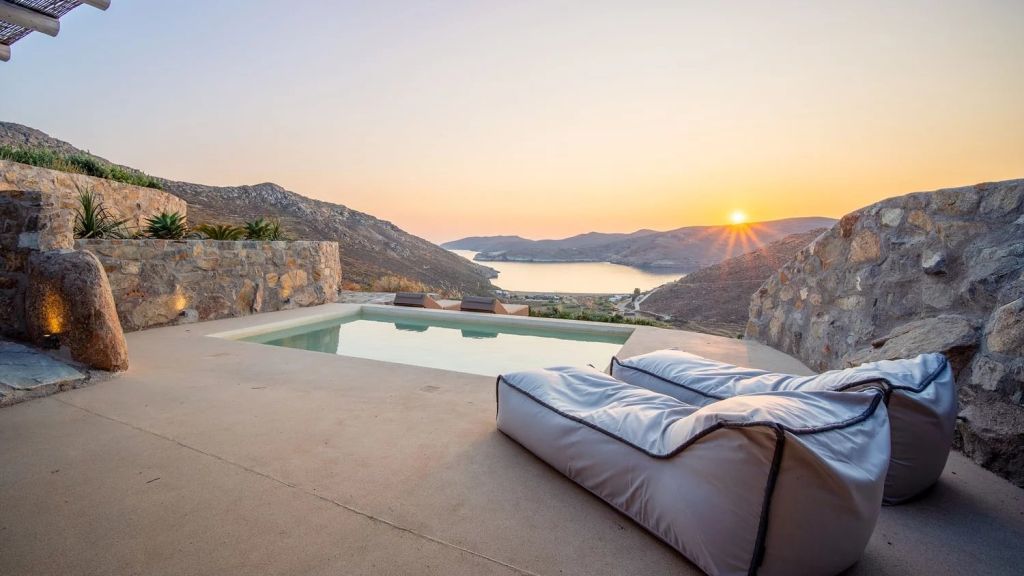Villa Sol | A cozy villa overlooking Vagia beach in Serifos,