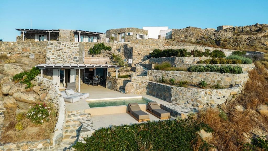 Villa Sol | A cozy villa overlooking Vagia beach in Serifos,