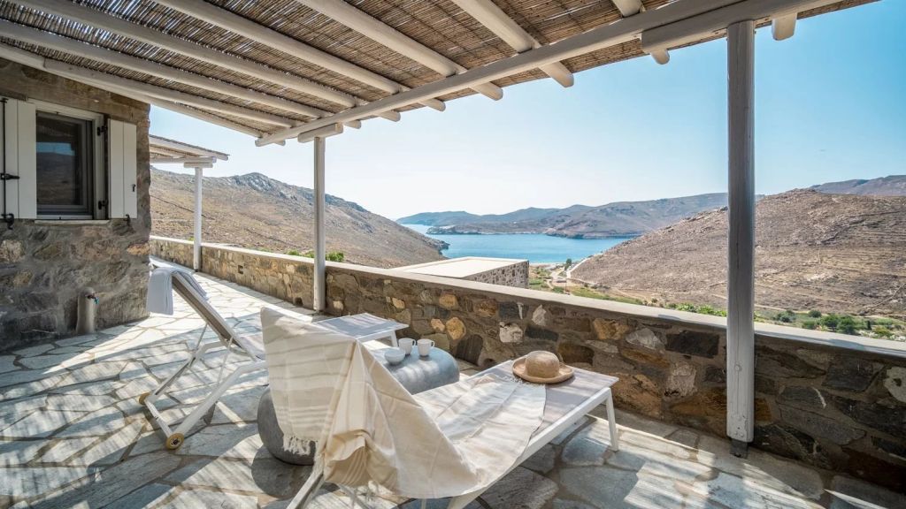 Villa Sol | A cozy villa overlooking Vagia beach in Serifos,