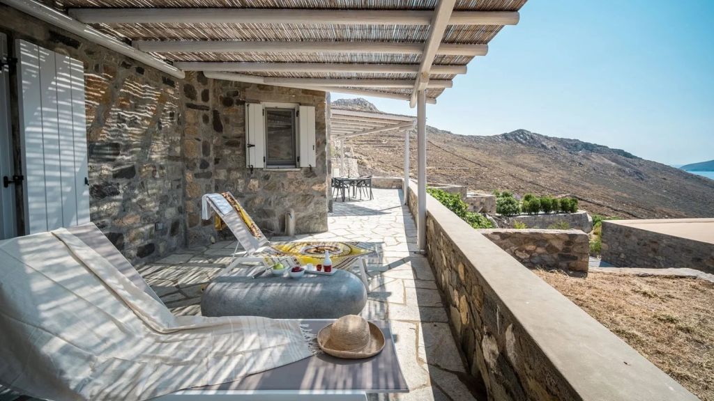 Villa Sol | A cozy villa overlooking Vagia beach in Serifos,
