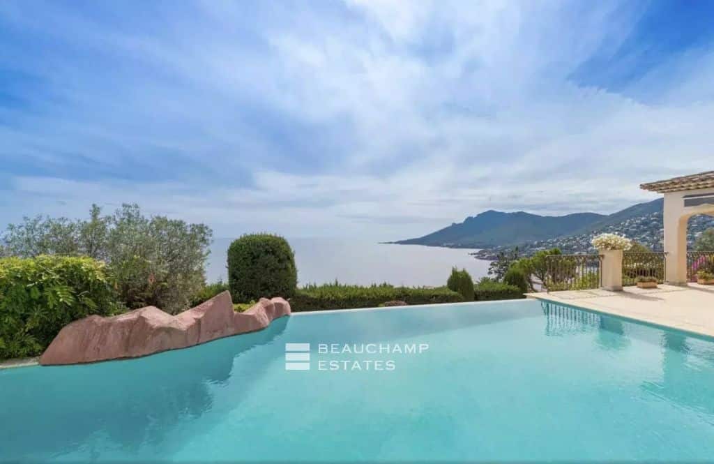 VILLA -THÉOULE-SUR-MER