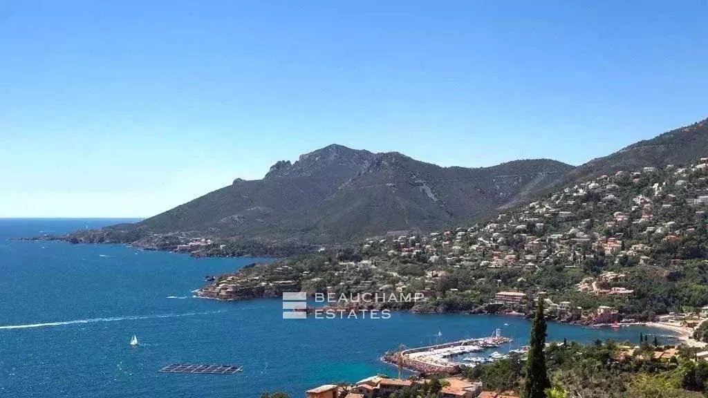 VILLA -THÉOULE-SUR-MER