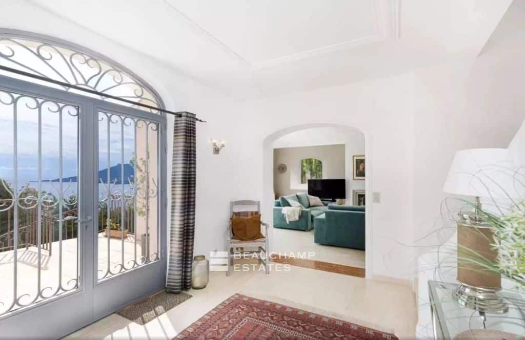 VILLA -THÉOULE-SUR-MER