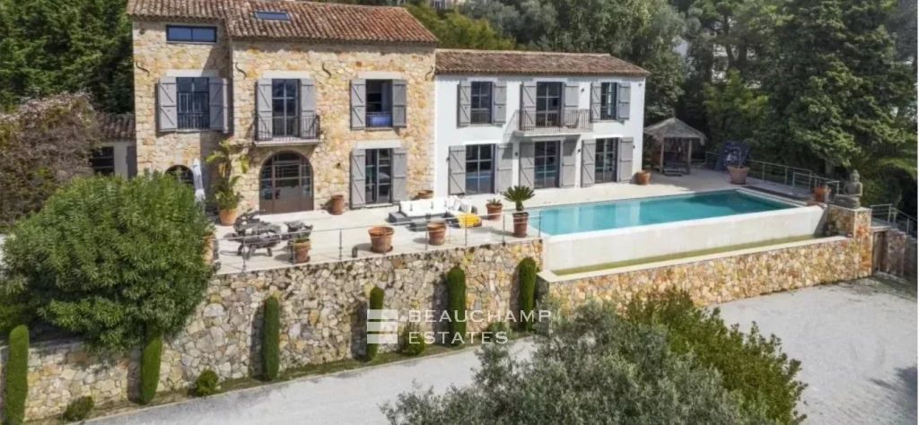 Villa with panoramic sea view