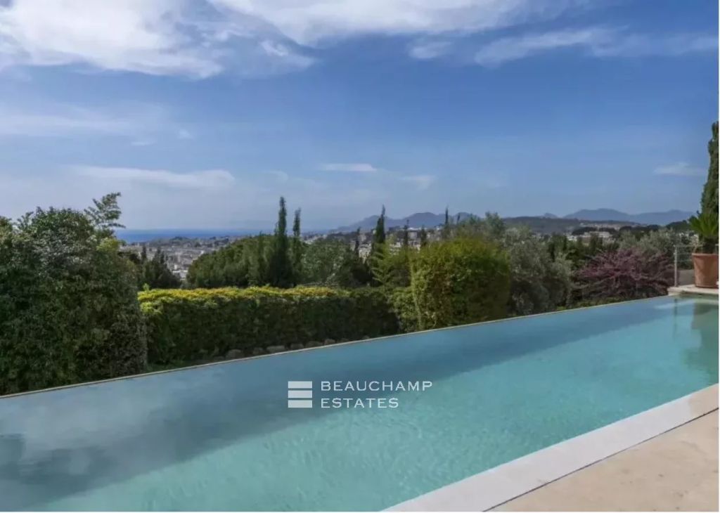 Villa with panoramic sea view