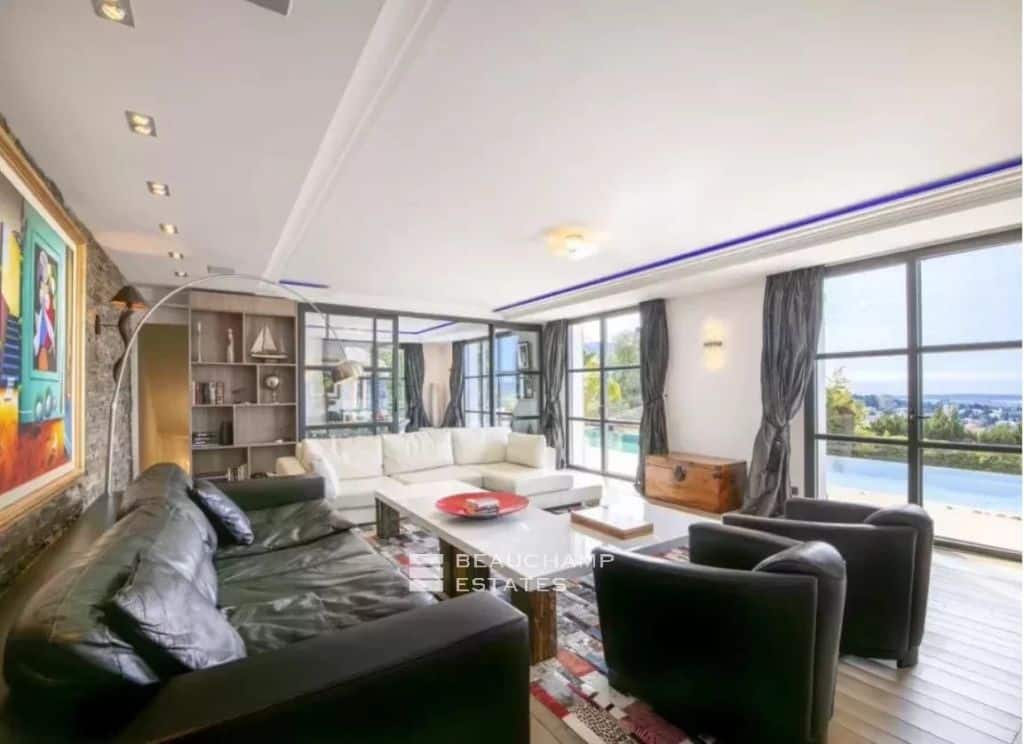 Villa with panoramic sea view