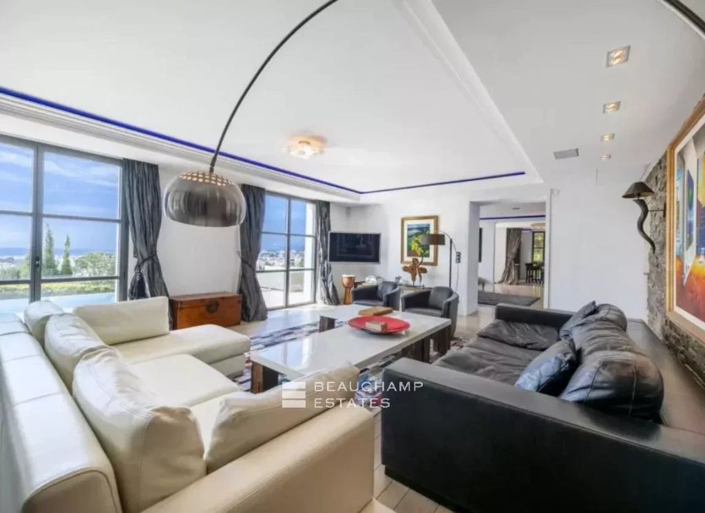 Villa with panoramic sea view