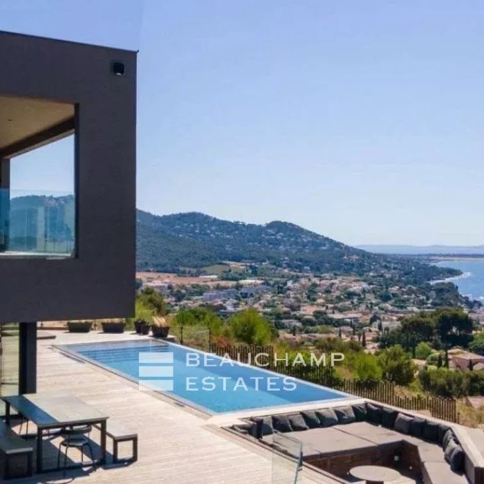 Villa vue mer spectaculaire sur baie de l&rsquo;Almanarre