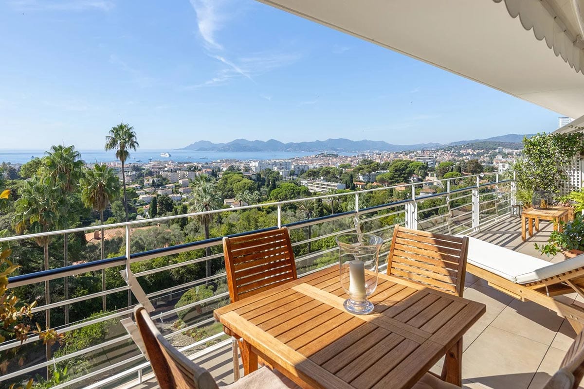 vue mer petit juas | Beauchamp Estates