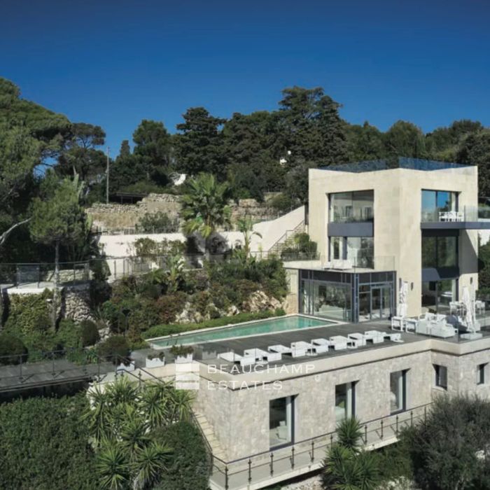 Superbe villa pieds dans l&rsquo;eau à Saint-Jean-Cap-Ferrat
