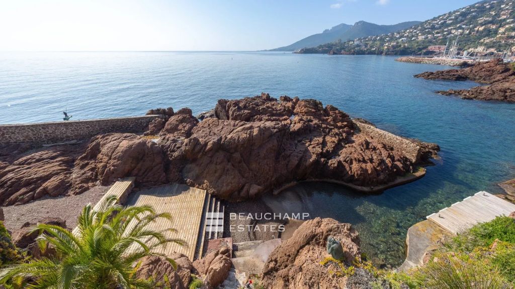Waterfront villa with direct sea access – Théoule-sur-Mer