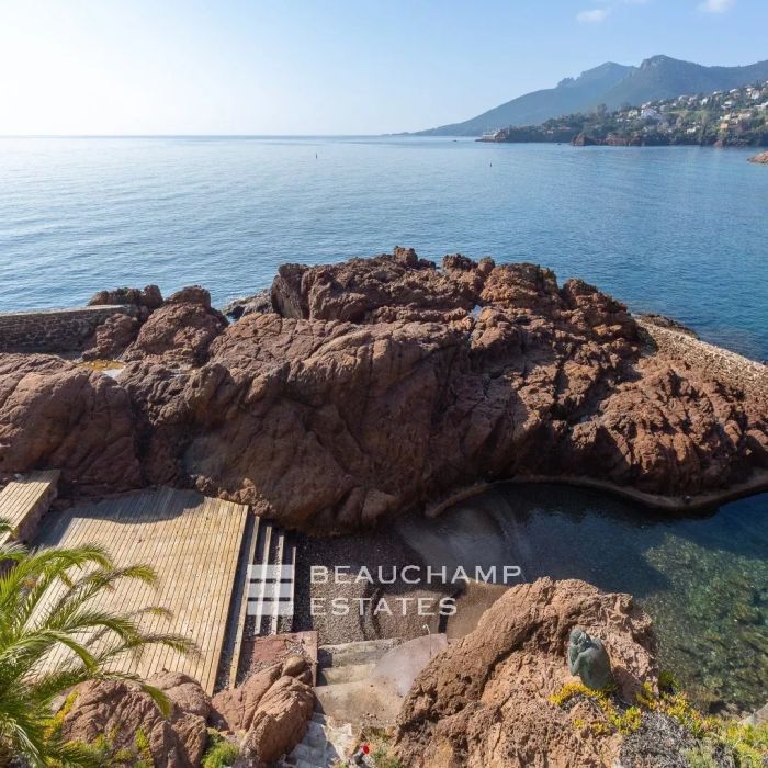 Villa pieds dans l&rsquo;eau – Théoule-sur-Mer