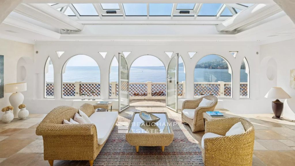 Waterfront villa with direct sea access – Théoule-sur-Mer