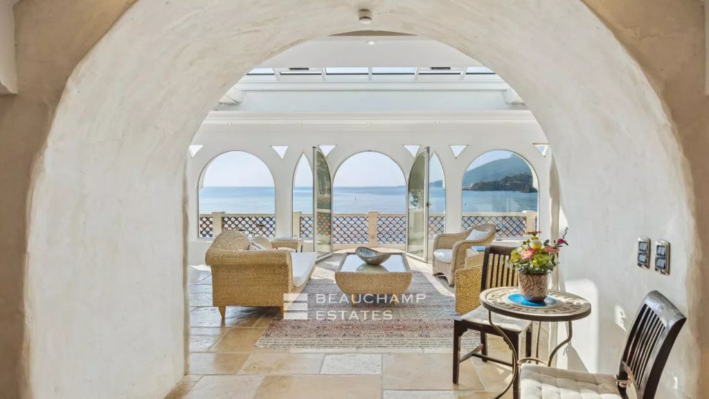 Waterfront villa with direct sea access – Théoule-sur-Mer