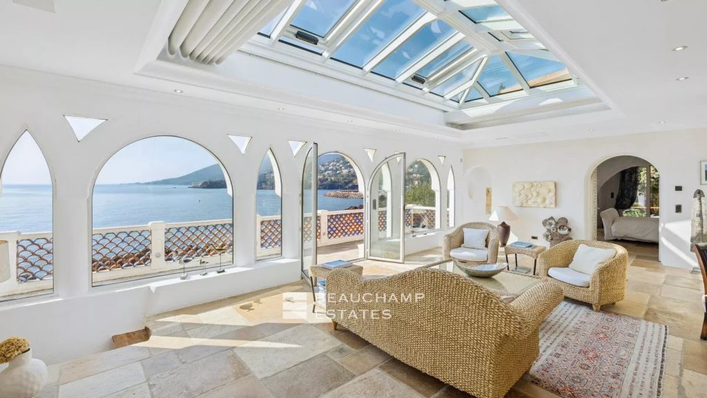 Waterfront villa with direct sea access – Théoule-sur-Mer
