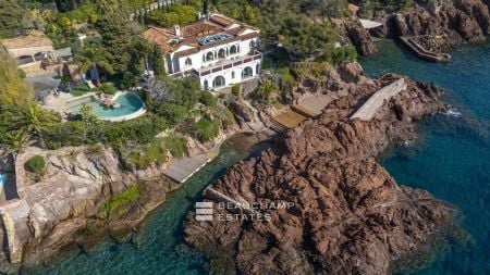 Waterfront villa with direct sea access – Théoule-sur-Mer