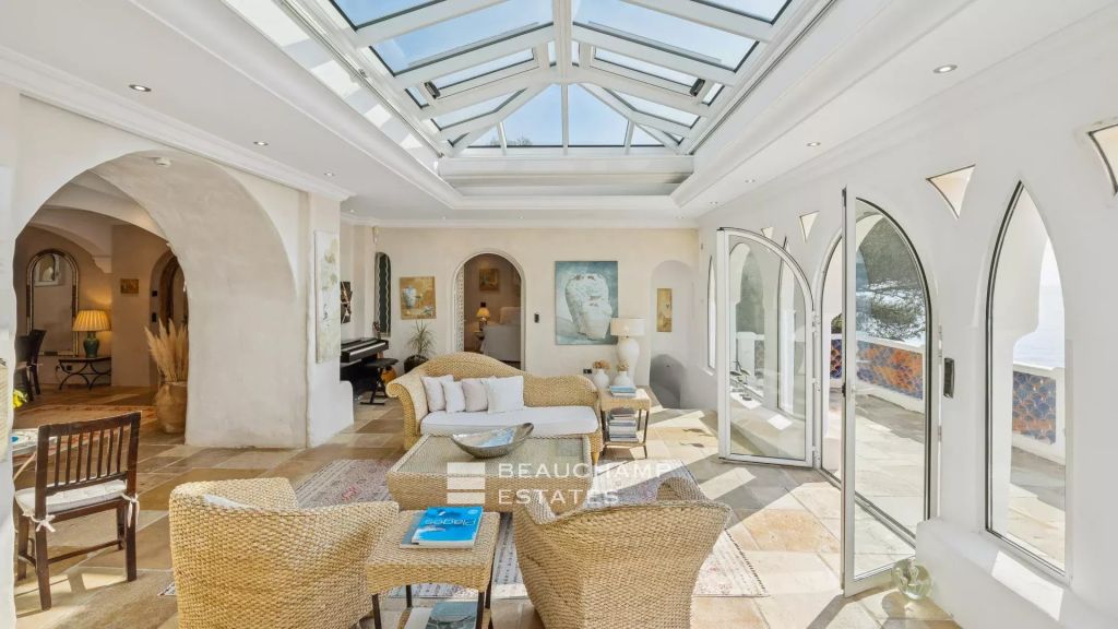 Waterfront villa with direct sea access – Théoule-sur-Mer