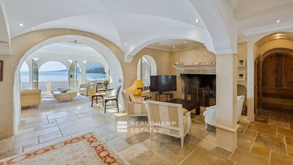 Waterfront villa with direct sea access – Théoule-sur-Mer