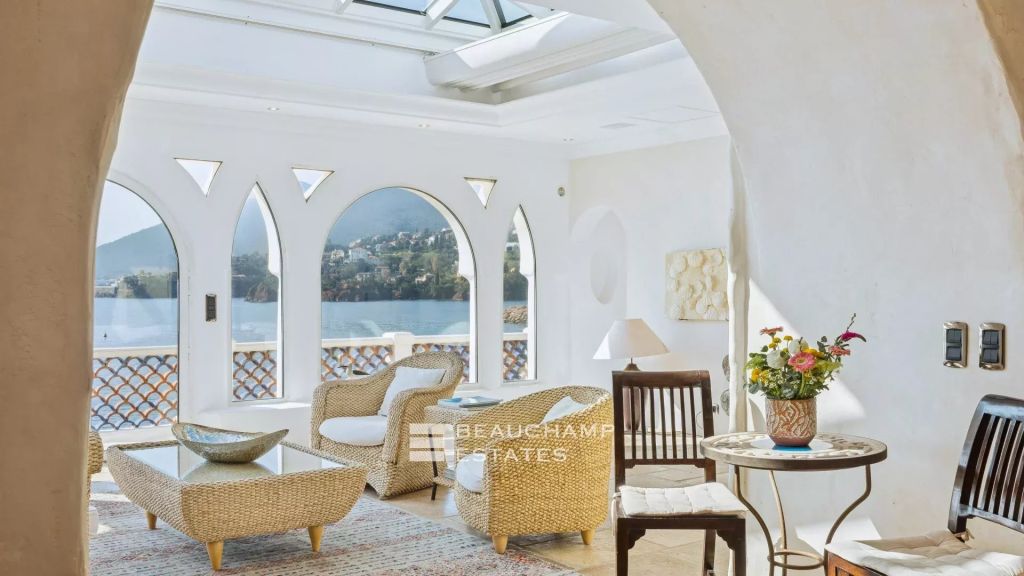 Waterfront villa with direct sea access – Théoule-sur-Mer