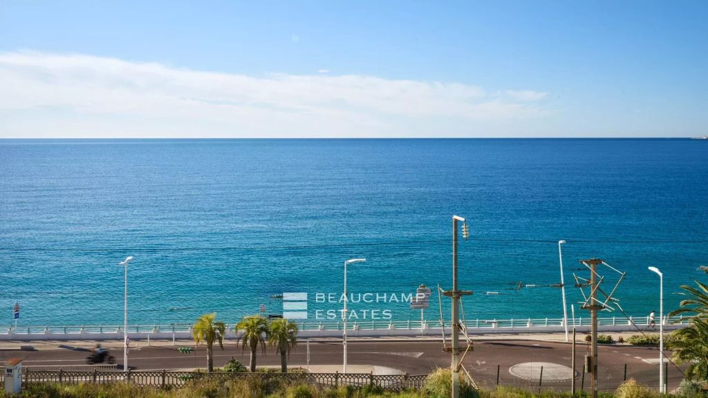 2-room apartment with sea view – Cannes La Bocca