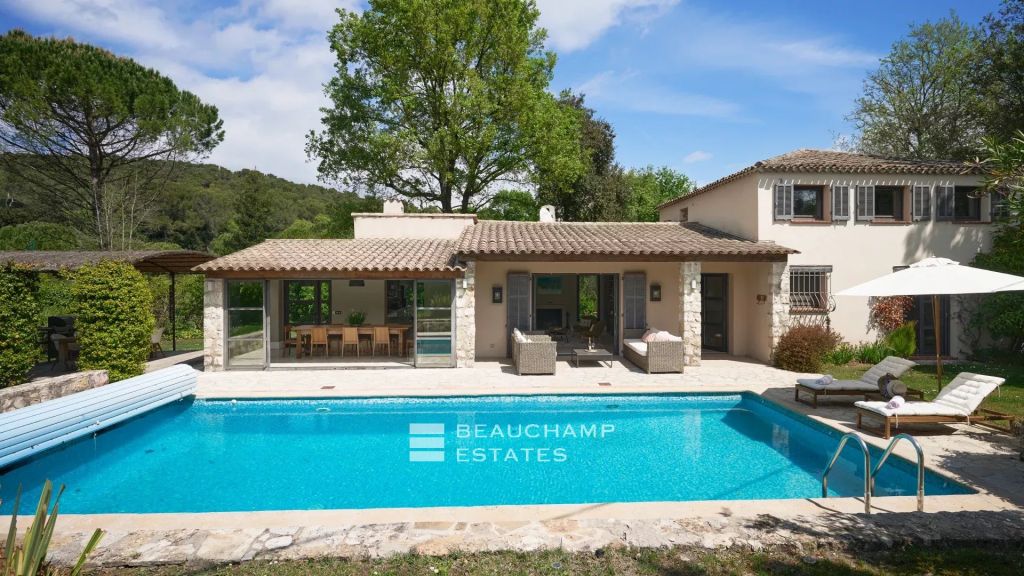 4-bedroom neo-Provençal villa in Mougins in a gated community