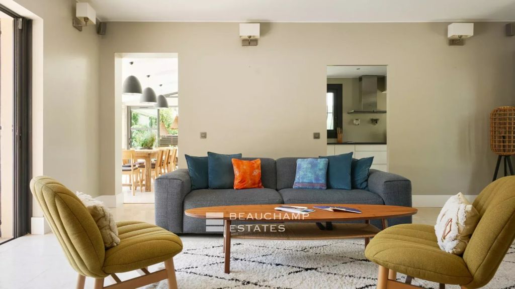 4-bedroom neo-Provençal villa in Mougins in a gated community