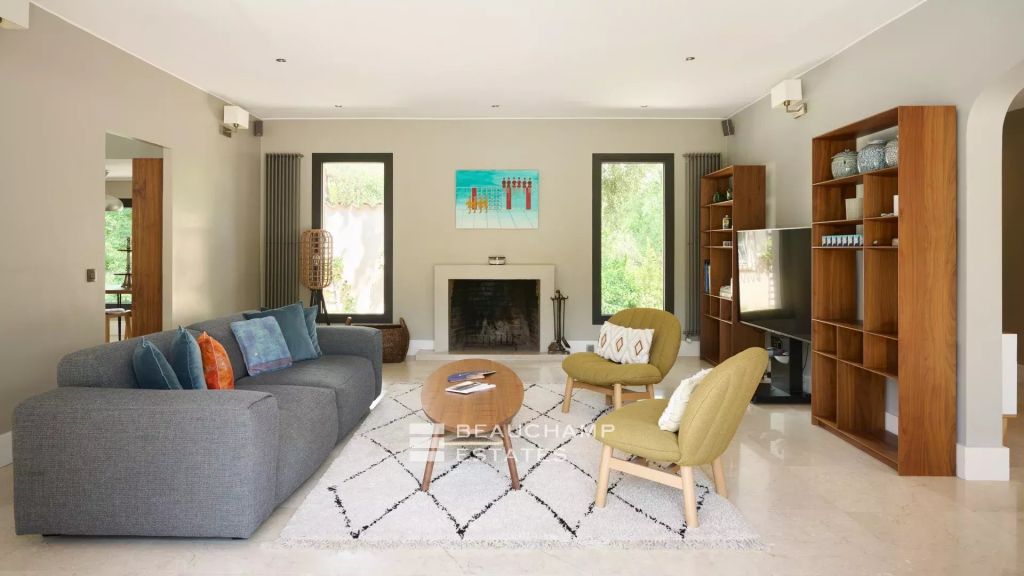 4-bedroom neo-Provençal villa in Mougins in a gated community