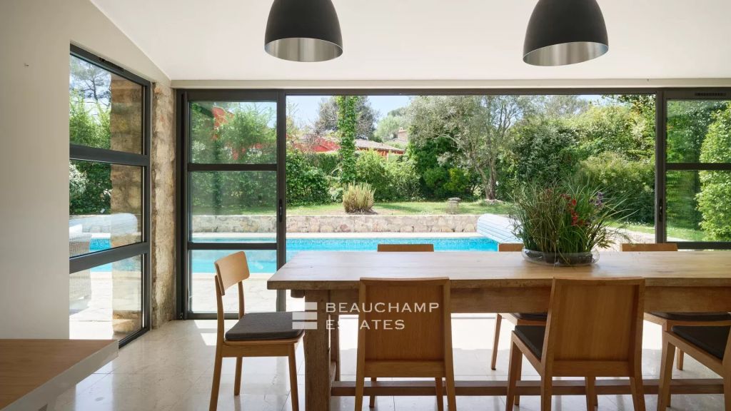 4-bedroom neo-Provençal villa in Mougins in a gated community