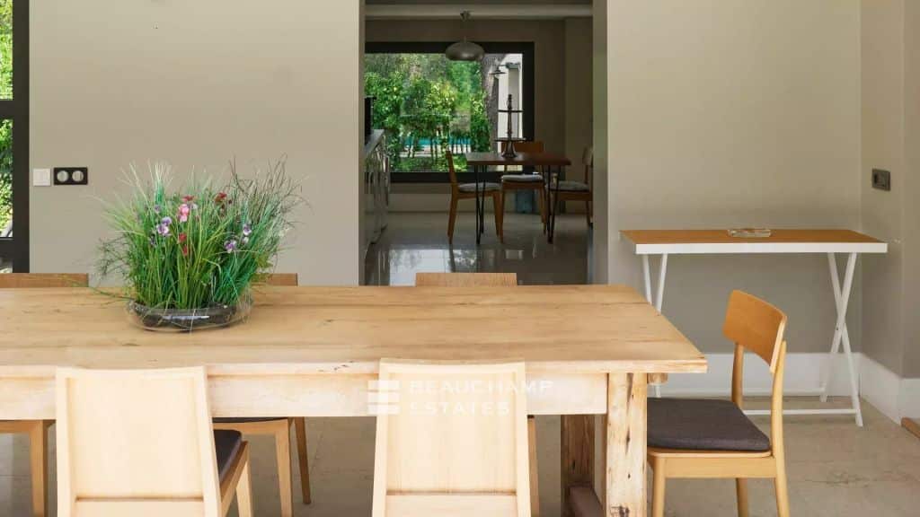 4-bedroom neo-Provençal villa in Mougins in a gated community