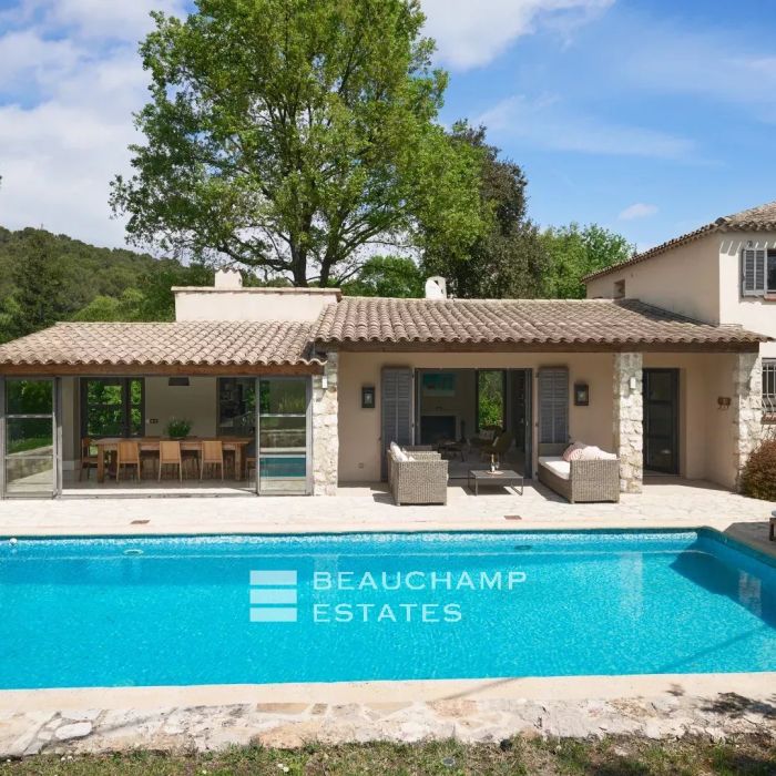 4-bedroom neo-Provençal villa in Mougins in a gated community