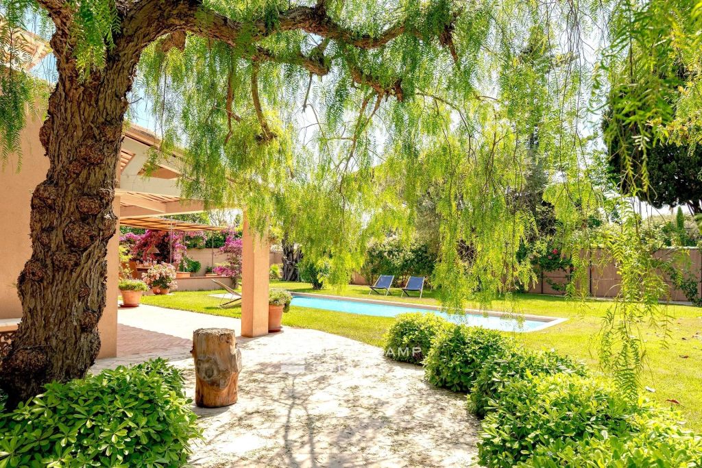 4-bedroom Provençal villa with a swimming pool, just a short walk from the beaches – Cap d’Antibes